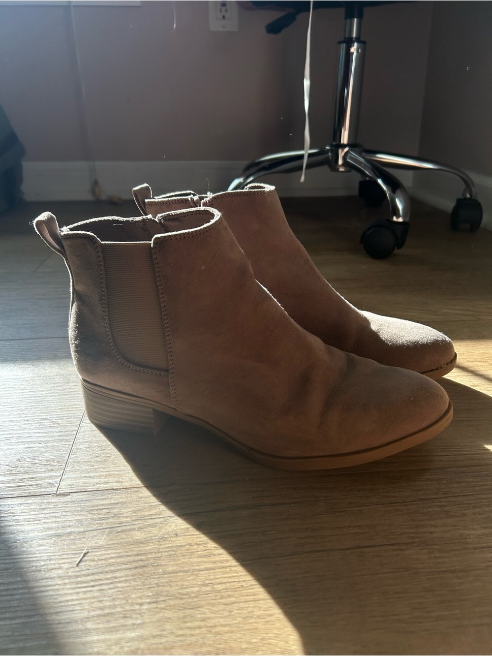Kohl's Tan Suede Chelsea Ankle Boots